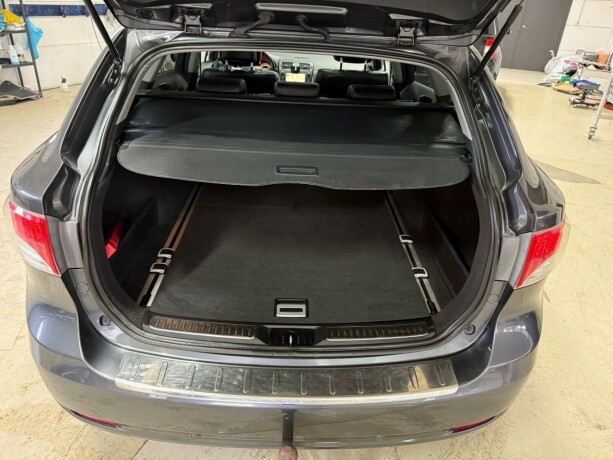 toyota-avensis-diesel-2011-big-3