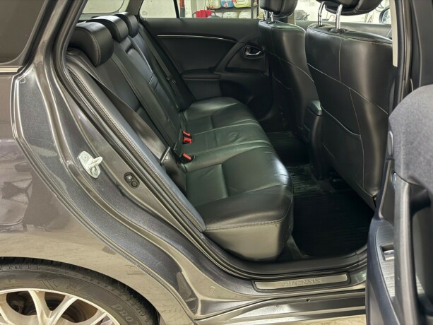 toyota-avensis-diesel-2011-big-2