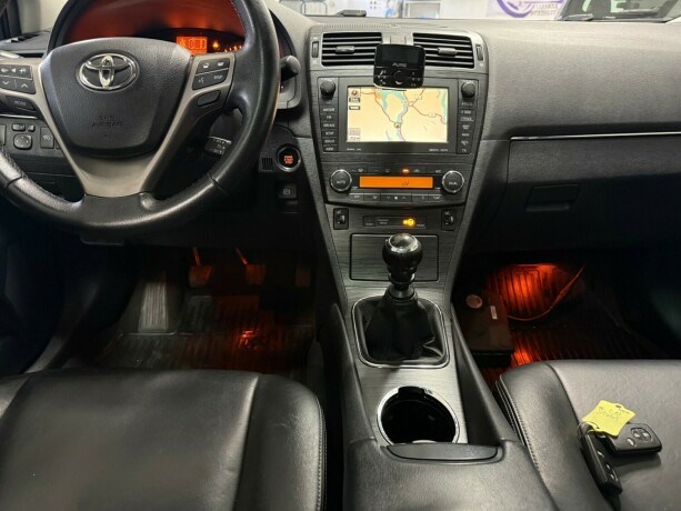 toyota-avensis-diesel-2011-big-7