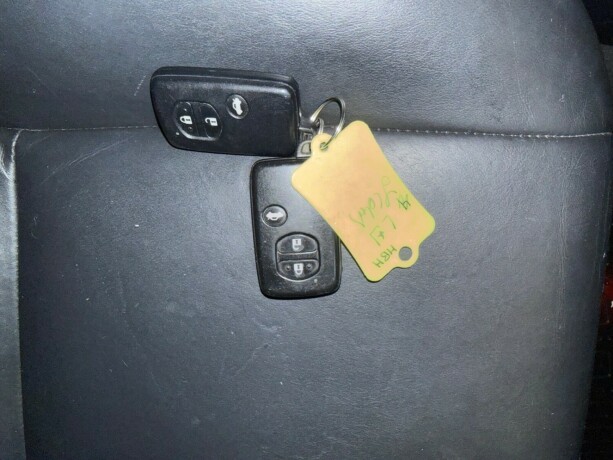 toyota-avensis-diesel-2011-big-11