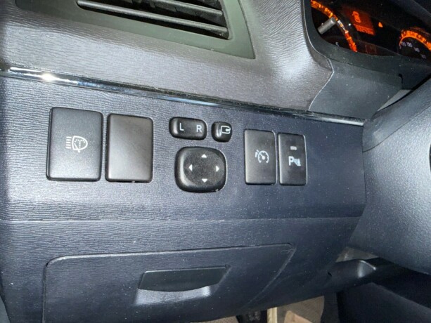 toyota-avensis-diesel-2011-big-14
