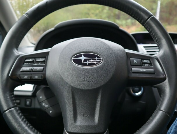 subaru-xv-bensin-2013-big-14