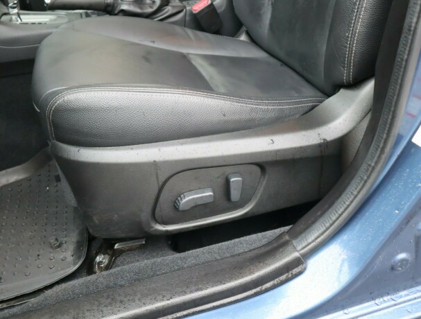 subaru-xv-bensin-2013-big-12