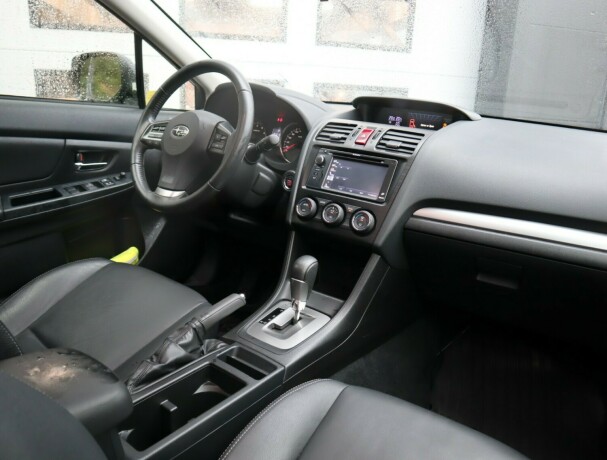 subaru-xv-bensin-2013-big-10