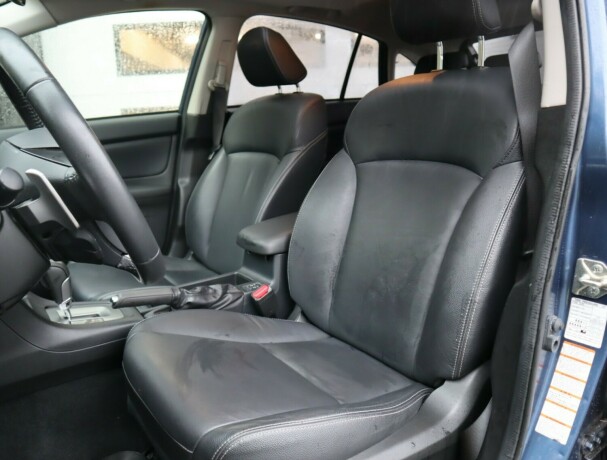 subaru-xv-bensin-2013-big-8