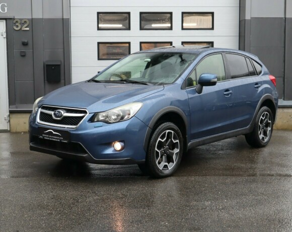 subaru-xv-bensin-2013-big-0