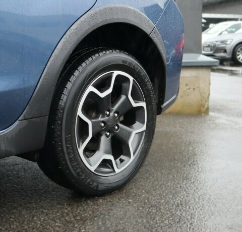 subaru-xv-bensin-2013-big-18