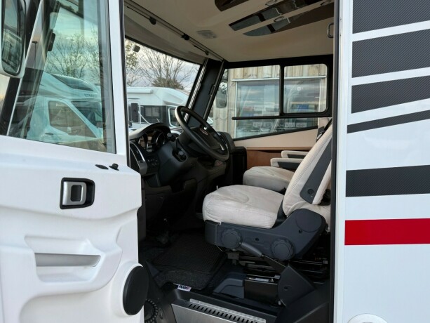autostar-prestige-elite-i730lc-queensbed-senkeseng-alde-varme-23-177hk-diesel-2018-big-9