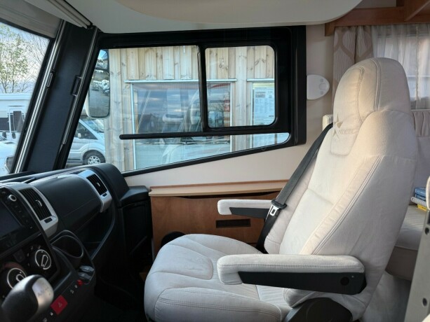autostar-prestige-elite-i730lc-queensbed-senkeseng-alde-varme-23-177hk-diesel-2018-big-14