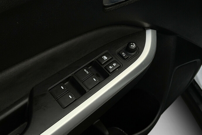 suzuki-vitara-bensin-2017-big-14