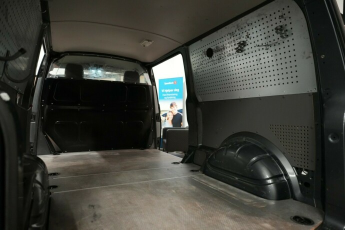 volkswagen-transporter-diesel-2020-big-18