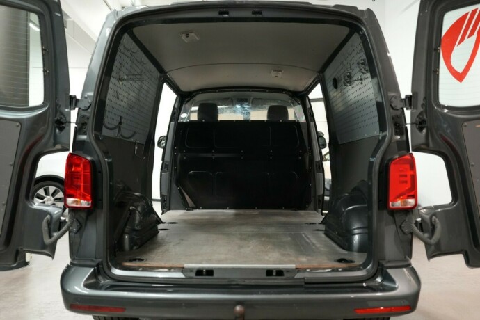 volkswagen-transporter-diesel-2020-big-19