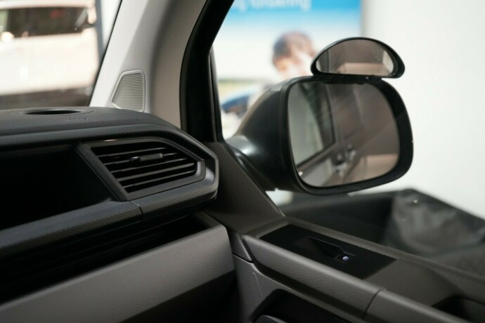 volkswagen-transporter-diesel-2020-big-15