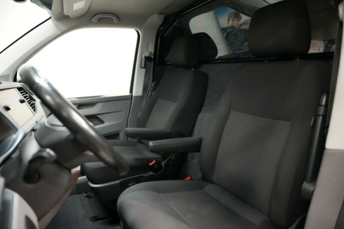 volkswagen-transporter-diesel-2020-big-16