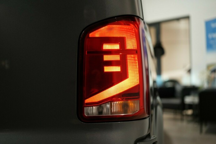 volkswagen-transporter-diesel-2020-big-9