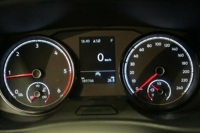 volkswagen-transporter-diesel-2020-big-11