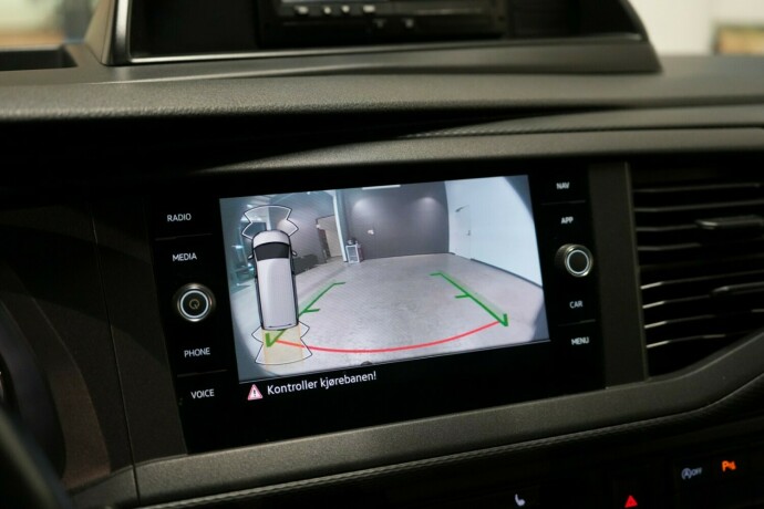 volkswagen-transporter-diesel-2020-big-13