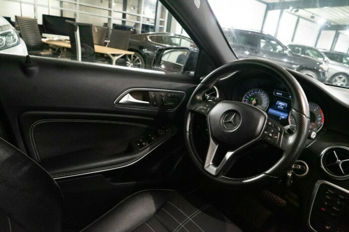 mercedes-benz-a180-bensin-2014-big-9