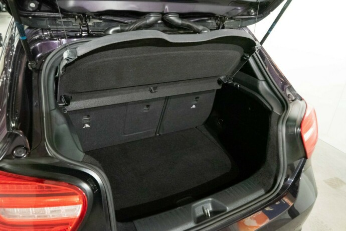 mercedes-benz-a180-bensin-2014-big-5