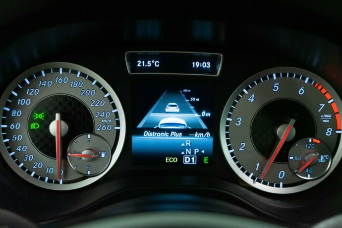 mercedes-benz-a180-bensin-2014-big-12