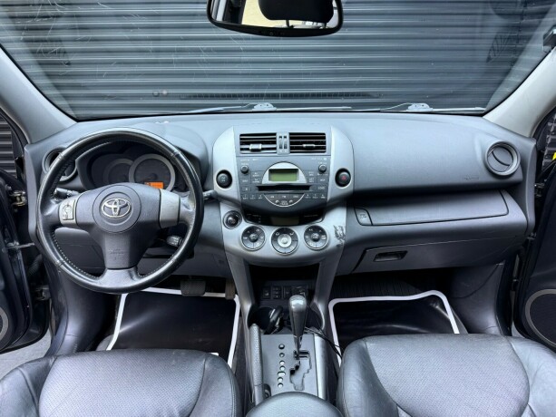 toyota-rav4-bensin-2006-big-8
