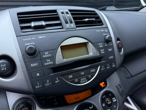 toyota-rav4-bensin-2006-big-15