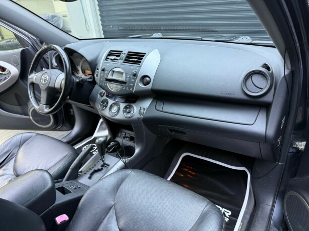 toyota-rav4-bensin-2006-big-10