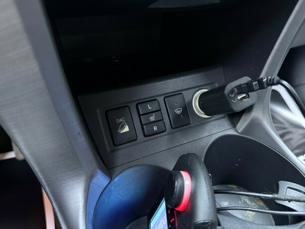 toyota-rav4-bensin-2006-big-18