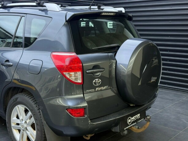 toyota-rav4-bensin-2006-big-5