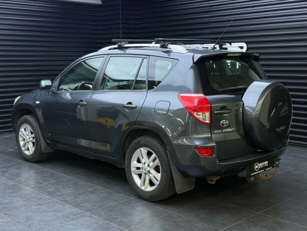 toyota-rav4-bensin-2006-big-1