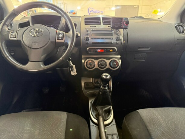 toyota-urban-cruiser-diesel-2011-big-18