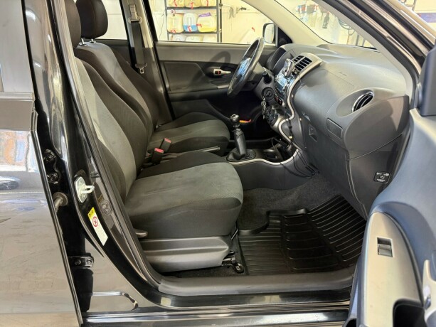 toyota-urban-cruiser-diesel-2011-big-10
