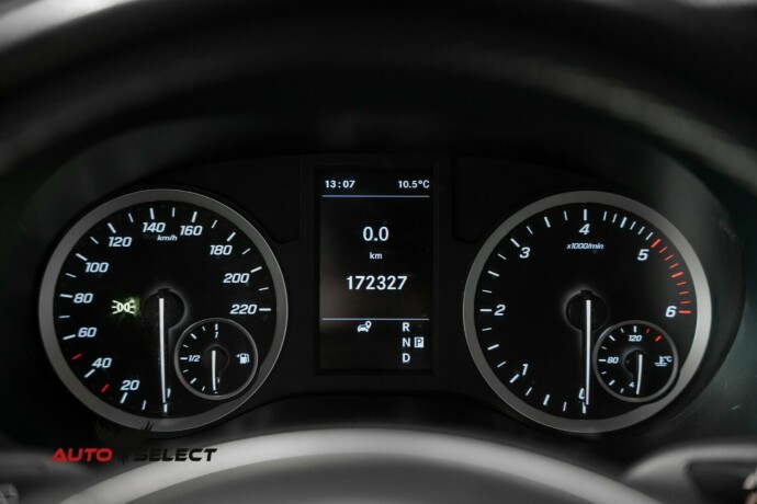 mercedes-benz-vito-diesel-2021-big-24