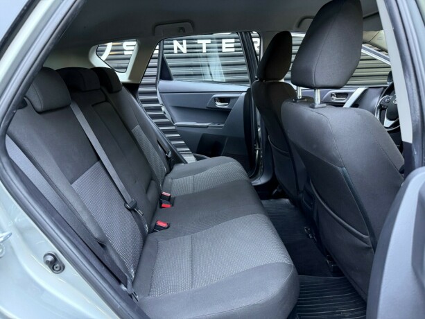 toyota-auris-elektrisitetbensin-2013-big-29
