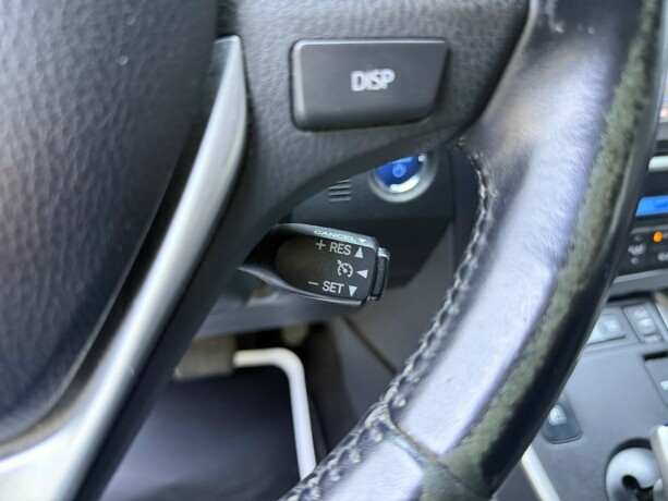 toyota-auris-elektrisitetbensin-2013-big-14