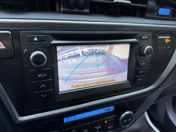 toyota-auris-elektrisitetbensin-2013-big-22