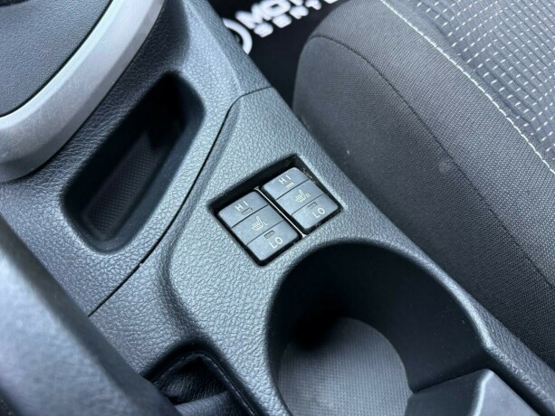 toyota-auris-elektrisitetbensin-2013-big-25