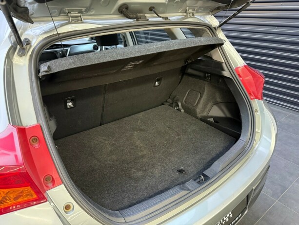 toyota-auris-elektrisitetbensin-2013-big-30