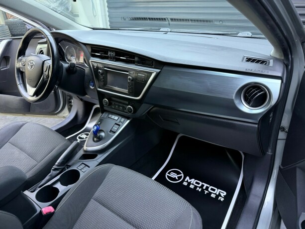 toyota-auris-elektrisitetbensin-2013-big-11
