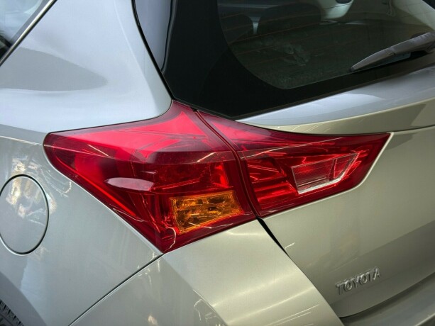 toyota-auris-elektrisitetbensin-2013-big-7