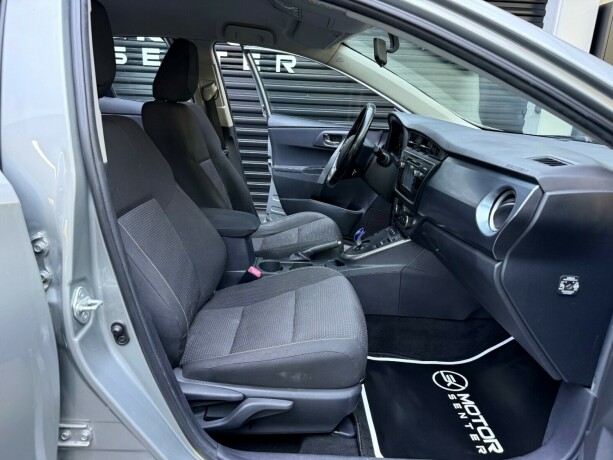 toyota-auris-elektrisitetbensin-2013-big-27