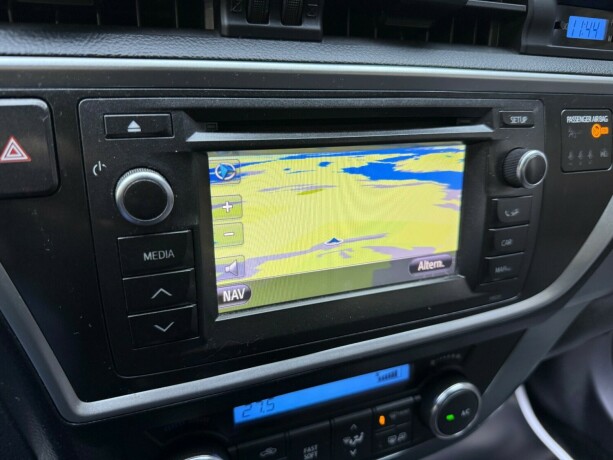 toyota-auris-elektrisitetbensin-2013-big-20