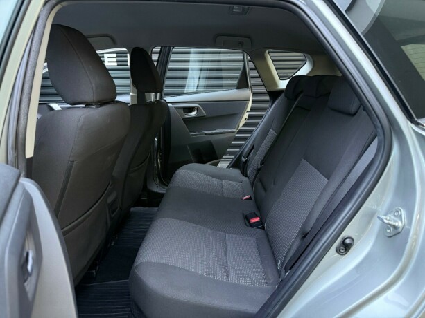 toyota-auris-elektrisitetbensin-2013-big-28