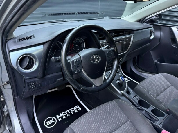 toyota-auris-elektrisitetbensin-2013-big-10