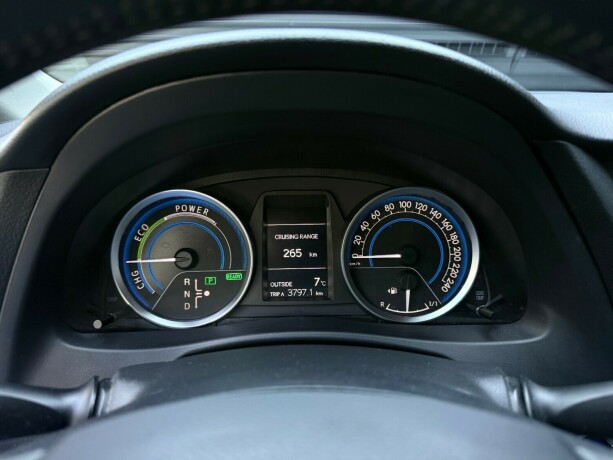 toyota-auris-elektrisitetbensin-2013-big-15