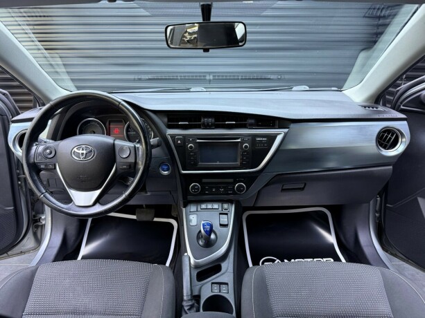toyota-auris-elektrisitetbensin-2013-big-9