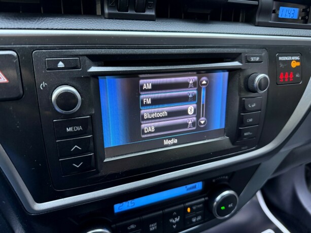 toyota-auris-elektrisitetbensin-2013-big-17