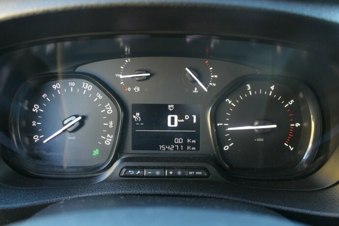 toyota-proace-diesel-2021-big-13
