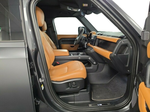 land-rover-defender-110-bensin-2023-big-8