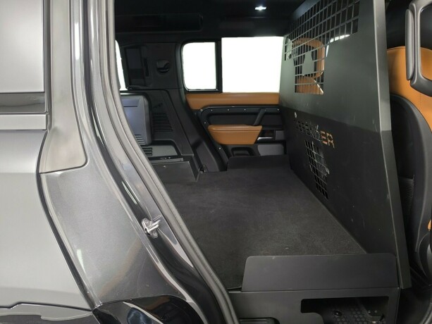 land-rover-defender-110-bensin-2023-big-9